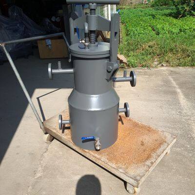 Quick opening filter is specifically designed for fuel filtration with heat tracing function