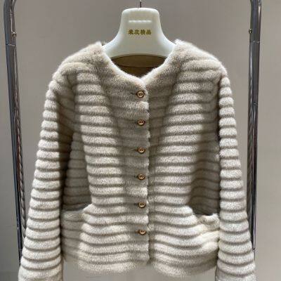 A New Short and High-end Fleece Coat With a Touch of Chanel-style Fur for Women photo-3