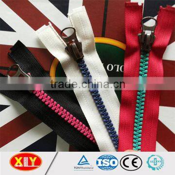 high quality custom puller contrast color plastic zipper , cloth zipper