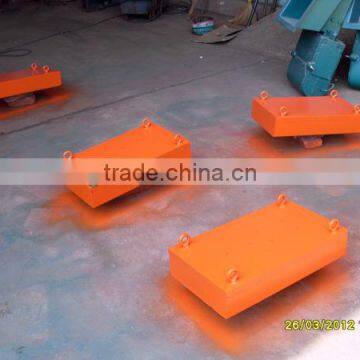 Suspension iron removal magnets for belt conveyor