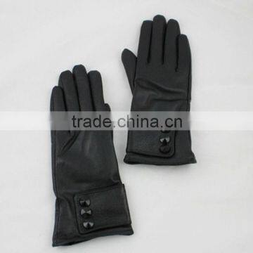 2016 new season fashion design with black button lady leather gloves