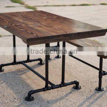 Industrial dining table of wood and pipe for bar furniture