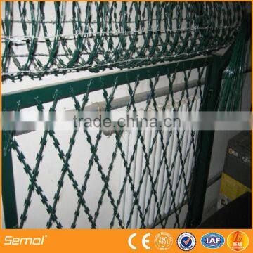 2016 hot sale galvanized razor barbed wire mesh fence