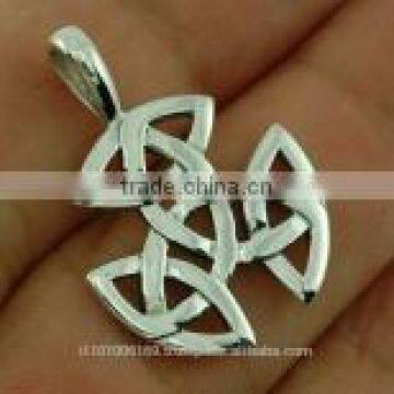 Small Celtic Trinity Knot Silver Pendant, pn103