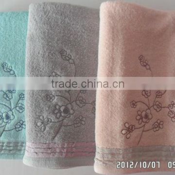 Cotton plain bath towel with embd