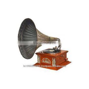 Beautiful Wooden Craved Gramophone with Brass Horn, Item number Sai-1056