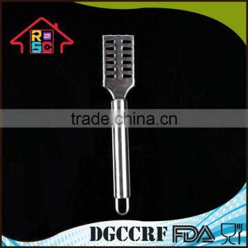 QC Staffs Ensure Antibacterial Fish Skin Peeler photo-5