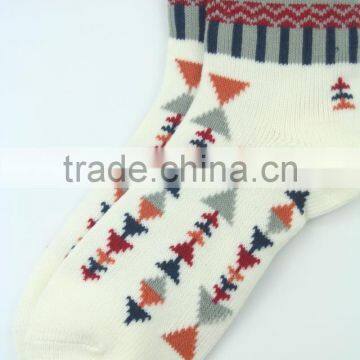Wholesaler Cheap Price Bright Color Jacquard Cotton Socks photo-3