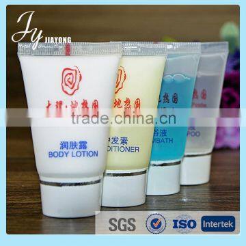 Popular hotel cosmetics with mini shampoo hotel amenity set