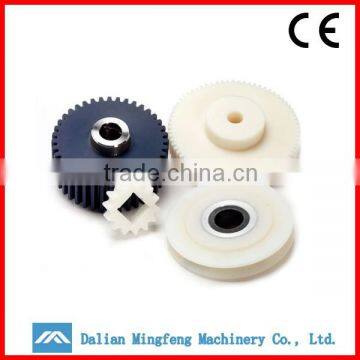 Small OEM toy plastic worm toy gears