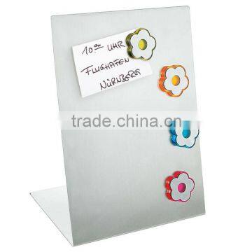 stain table memo board with flower magnetics