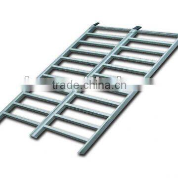 Bi-fold aluminium loading ramp