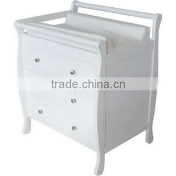 Baby sleigh change table / chest of drawers