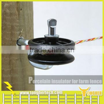 Heavy duty durable farm fence wood post corner insulator