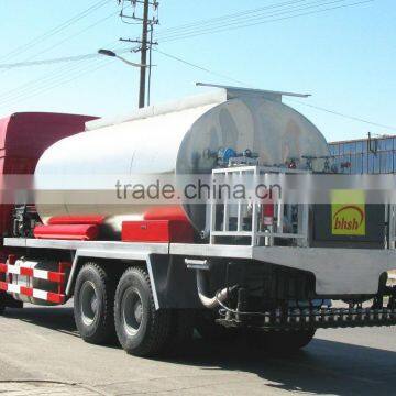 SINOTRUK HOWO 12000L Bitumen Distributor Paving Truck for Sale photo-2