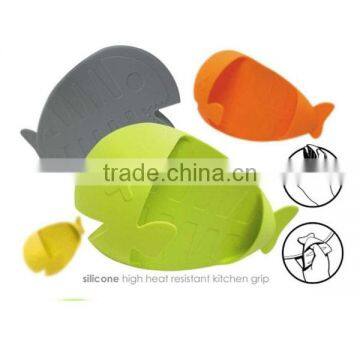 Kitchen Heat Resistant Fish Shape silicone Rubber Oven Mitts