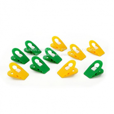 plastic clothes pegs