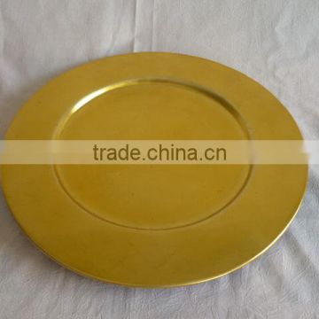 Impressive gold round charger plate