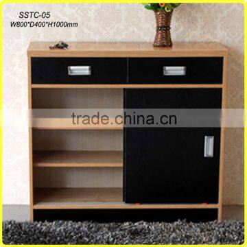 Lockable storage cabinet with sliding door