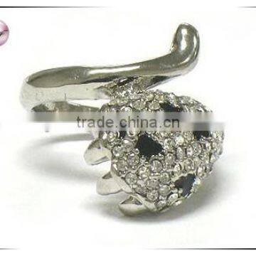 Crystal deco animal claw ring