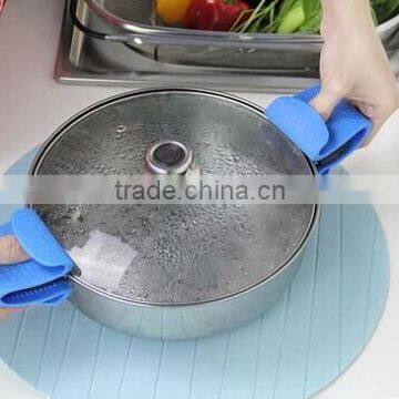 Silicone rubber oven mitt