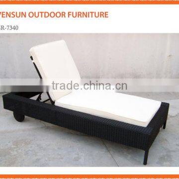 Rattan Wicker Material and Modern Appearance Sun Loungers