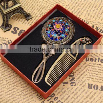 Retro Rhinestone Ladies Makeup Compact Pock Hand Held Mirror Hair Comb Set