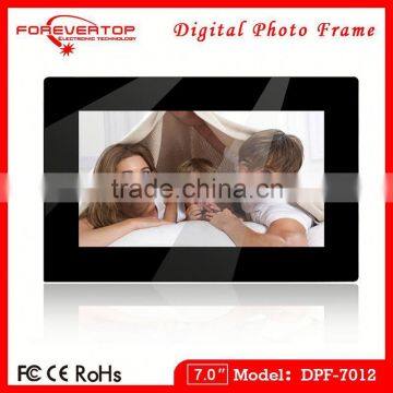 7-inch wall mount digital photo frames with 800 x 480 Pixels Resolution and MP3 Player