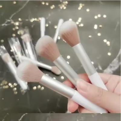 Custom Logo Luxury Mini Single Makeup Brush Luxury Blush Highlighter Loose Foundation Brush for Concealer Lip Balm