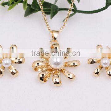 New Fashion Costume Jewellry Flower Shaped Gold Faux Pearl Necklace Earrings Wedding Jewelry Set