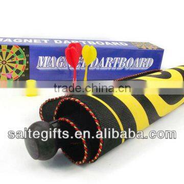 Magnetic cloth dart game