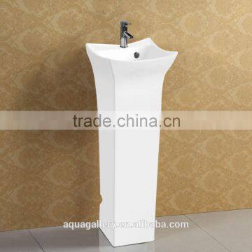 Luxury White Ceramic Pedestal Sink
