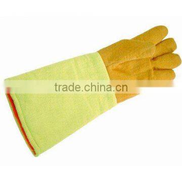 Heated resistant work glove