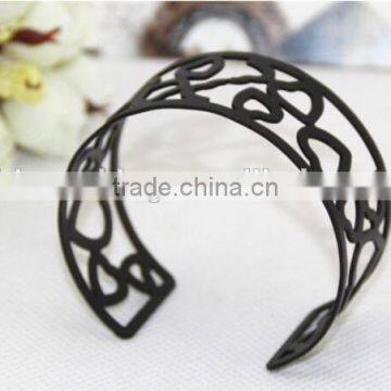 Latest Black Metal Jewelry Bangle,popular Heart Style Bangle for Young Girls photo-4