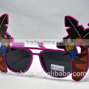 A carzy glasses with birds,the beach glasses with tree