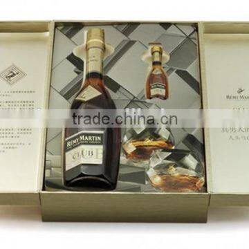 Fancy glossy paper wine gift boxes has a special design