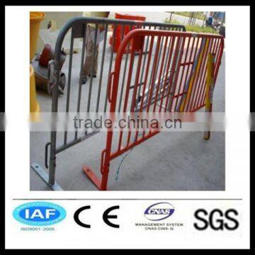 Type U iron crowd control barrier