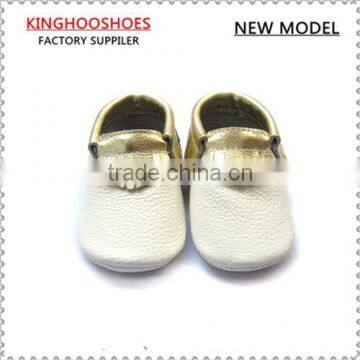 new design handmade baby moccasins gold with white baby shoes