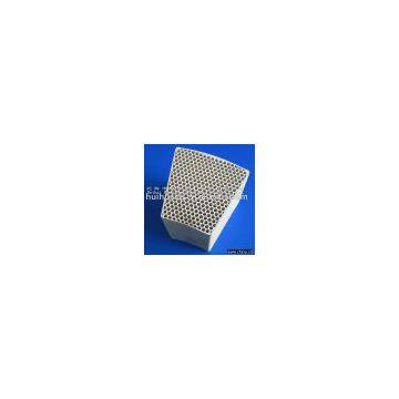 Honeycomb ceramic and heat accumulation substance