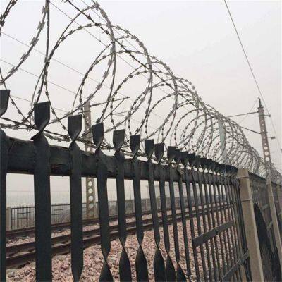 Anpassbare verzinkte Rasierdraht-Zickzackspirale, verzinkt, 2,5 MM, Zaunrolle zum Verkauf