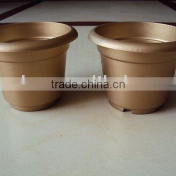 round plastic pot