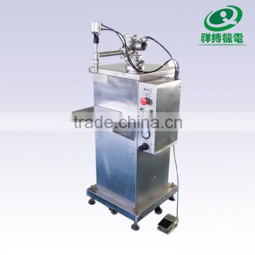 Vertical type essential oil bottle filling machine