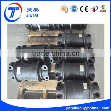 Track roller for kelly bar hydraulic rotary drilling rig