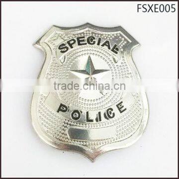 Wholesale Factory Top Quality Modren Plated Silver Alloy Cop Brooch Pins