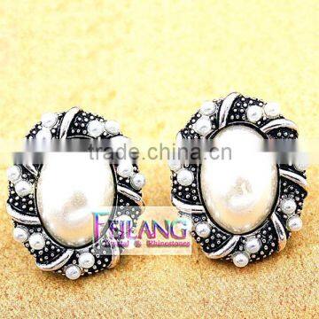 Oval Borders Alloy Earrings Set In Pearl Stud Earrings photo-2