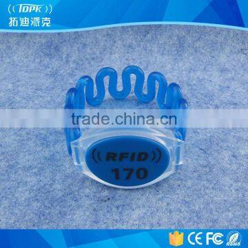 Eco-friendly 13.56mhz wholesale uhf rfid plastic wristband