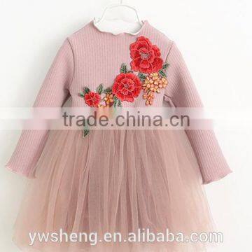 The new autumn and winter children 's clothing girls' long - sleeved lace dress