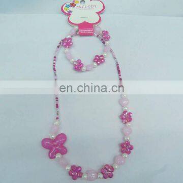 pearl with flower necklace