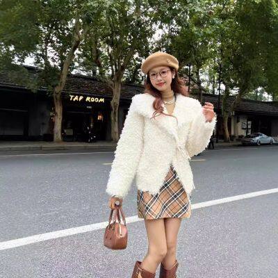 Nueva chaqueta de piel falsa de cordero europea de invierno, abotonada con solapa, versión coreana, para adelgazar, ecológica y para mujeres