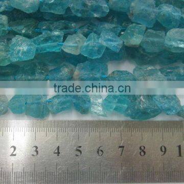 Rough natural apatite stone